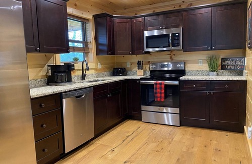 Gatlinburg - Pigeon Forge Cabin | VRBO TOP 10 AWARD 🌟MOONSHINE PEAK CHALET-VOTED#1 IN GATLINBURG, TN