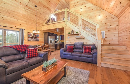 Gatlinburg - Pigeon Forge Cabin | VRBO TOP 10 AWARD 🌟MOONSHINE PEAK CHALET-VOTED#1 IN GATLINBURG, TN
