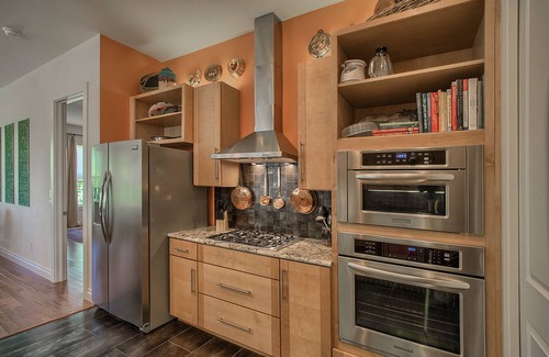 Fredericksburg House | VRBO Top10 Luxury Home! Heated Pool! Main St. 3 blks! "The Best! We'll be back!"