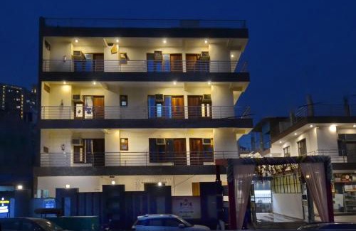 Sector 70 Hotel | VROOM Hotel Golden Palace
