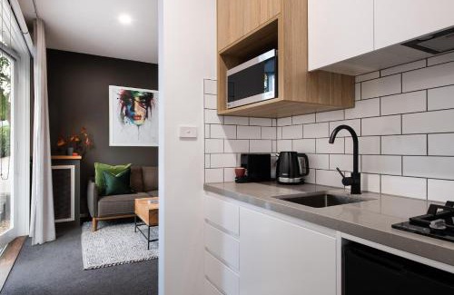 Daylesford Apartment | Vue Lake Daylesford Studio- lakeside retreat