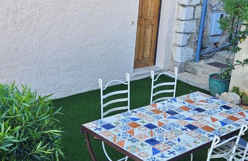 Speracedes Apartment | Vue mer, au calme, avec jardin !