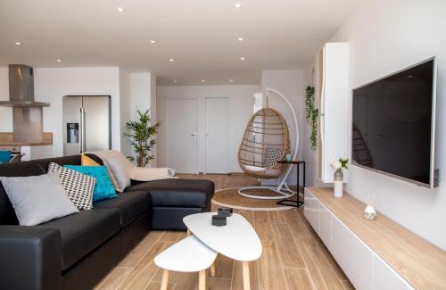 Juan-les-Pins Apartment | Vue Mer Panoramique, Clim, Balcon et Plages