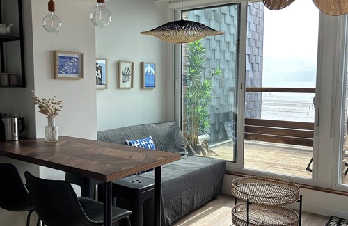 Agon-Coutainville Apartment | Vue sur Mer, Appartement Rénové au Coeur de la Station Balnéaire