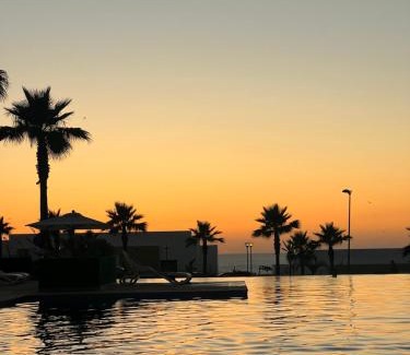 Plage des Nations Apartment | Vus sur mer et piscine