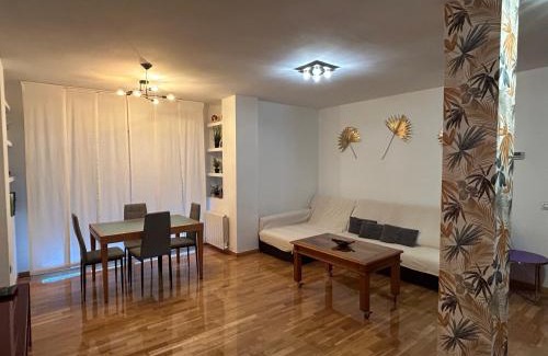 Ciudad Real Apartment | VUT EL PARQUE -con piscina en verano - APARCAMIENTO EN CALLE Y PARKING GRATIS EN EL CENTRO