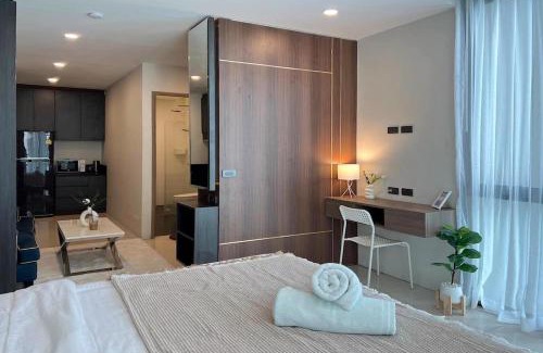 Patong Apartment | VV Patong Apartment B402, Close to Patong's Nightlife, Beach & More