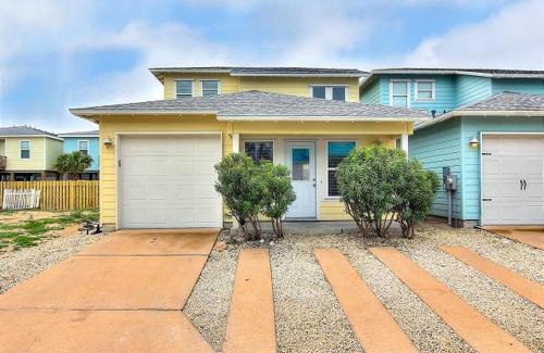 Port Aransas House | VW3 Home in Gated Community, 3 Parking Spaces, Access to Garage, 2 Heated Shared Pools