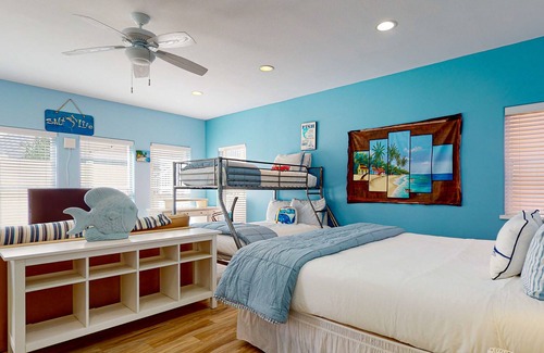 Port Aransas Apartment | VWST47 Efficiency studio, Gated community at Village Walk, 2 Shared Pool, Near Beach!