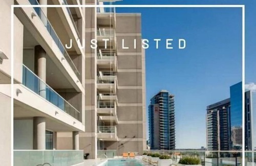 Uptown Condo | W Hotel Luxury! Fully furnished! 12+ weeks only!
