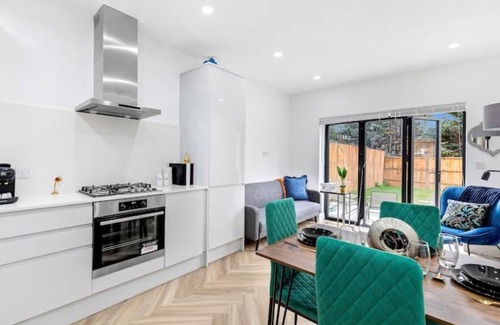 Hobbayne Apartment | W London luxury elizabeth line