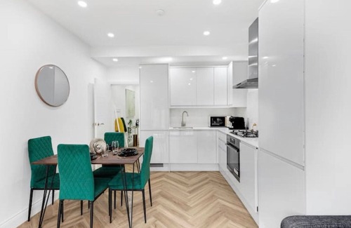 Hobbayne Apartment | W London luxury elizabeth line