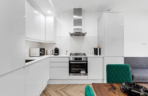 Hobbayne Apartment | W London luxury elizabeth line