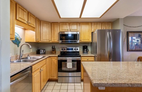 Kihei Condo | W/M DISCOUNTS + FULL KITCHEN + COMFY KING + GREEN VIEW + RESERVED PARKING SPOT