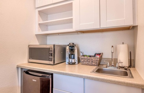 Depoe Bay Apartment | W3 - Humpback @ Whale Inn