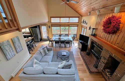 Bretton Woods House | W59 Mount Wash Place Townhome, AC, fireplace, large deck, yard, 1 min to skiing!