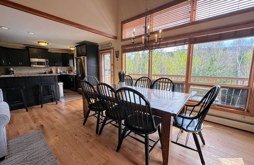 Bretton Woods House | W59 Mount Wash Place Townhome, AC, fireplace, large deck, yard, 1 min to skiing!