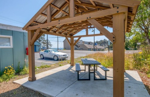 Depoe Bay Apartment | W6 - Pilot @ Whale Inn