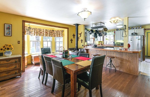 Creede Cabin | 'Wagon Wheel Hideaway' Near Fishing in Creede!