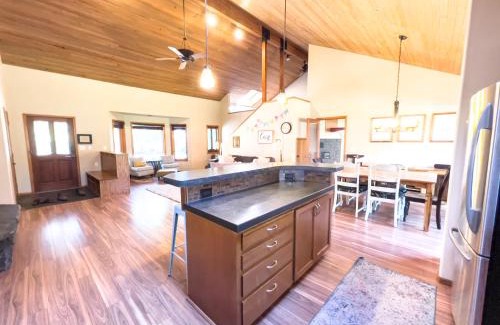 Sisters House | Wagon Wheel Home