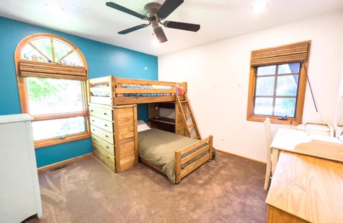 Sisters House | Wagon Wheel Home