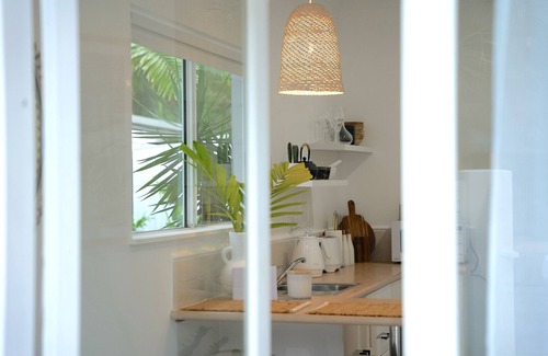 Kewarra Beach House | Wai Tui Villas, couples getaway-4min walk to beach