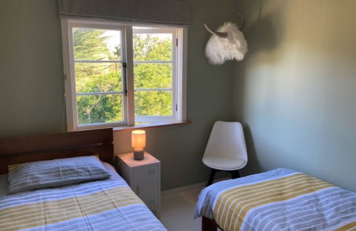 Waikanae Cottage | Waikanae Beach House, Olde Beach