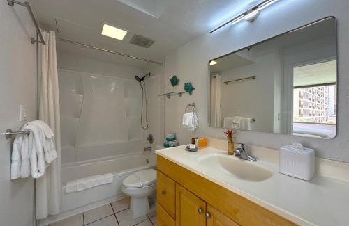 Waikiki Apartment | Waikiki 1BR with Free Parking, Wi-Fi & Steps to Beach!