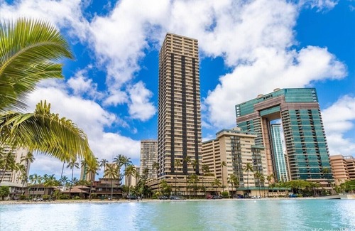 Waikiki Apartment | Waikiki 22nd Floor Studio Ocean & Mountain Views