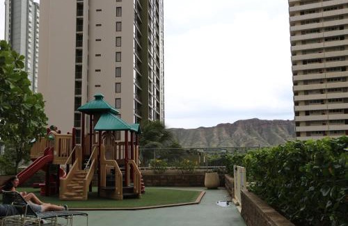 Waikiki Apartment | Waikiki Banyan T1-3204