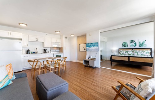 Waikiki Condo | Waikiki Banyan w/Ocean Views - Free Parking - Block from Beach