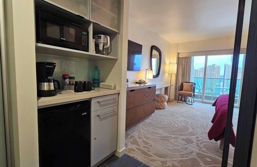 Ala Moana Condo | Waikiki Beach & Ala Moana Hotel Room # 2512