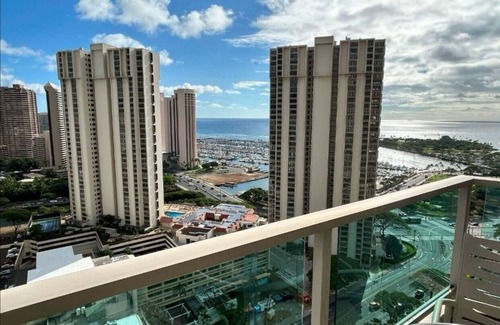 Ala Moana Condo | Waikiki Beach & Ala Moana Hotel Room # 2512