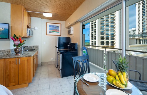Waikiki Condo | Waikiki Beach center! Oceanview, Lanai, Free WIFI and Phone. Full Kitchen.