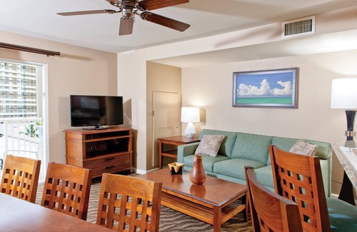 Waikiki Resort | Waikiki Beach Walk Resort 2BR/2BA