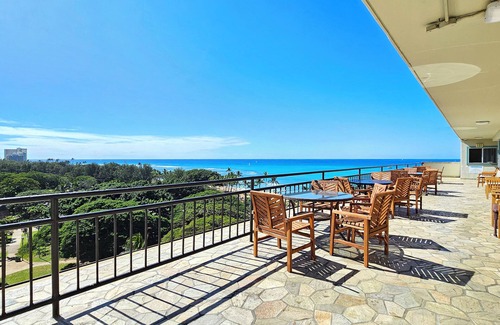 Waikiki Apartment | ☀WAIKIKI GRAND HOTEL® 1006 SunDeck Suite—2 Queen Beds—sleeps 4 on 10th Floor