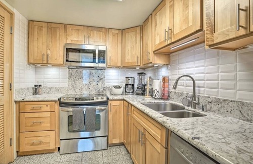 McCully - Moiliili Condo | Waikiki Landmark Resort and Condos - Breathtaking 2 Bed/2 Bath, Free Parking