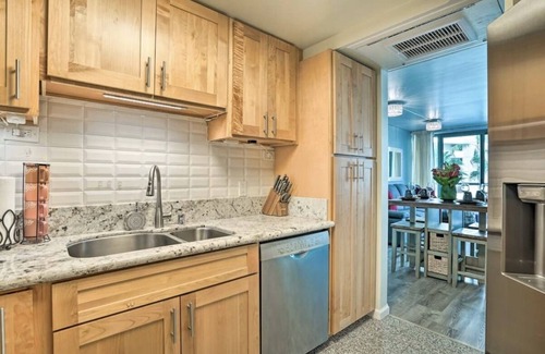 McCully - Moiliili Condo | Waikiki Landmark Resort and Condos - Breathtaking 2 Bed/2 Bath, Free Parking