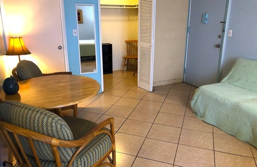 Waikiki Apartment | ~Waikiki~ LOWEST RATES IN AREA ~ Studio ~ Fully Furn ~ Blocks to Beach ~