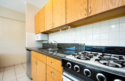 Waikiki Apartment | Waikiki Shore 305 (beachfront/balcony)
