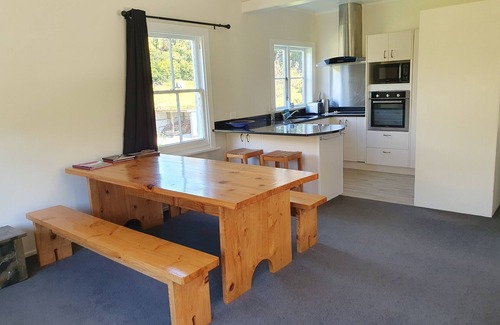 Waikino House | Waikino - Karangahake Bach and Accommodation