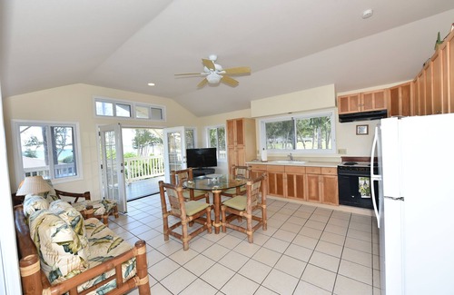Waimanalo Beach Cottage | Waimānalo Beach Cottages 2 min walk to the beach!