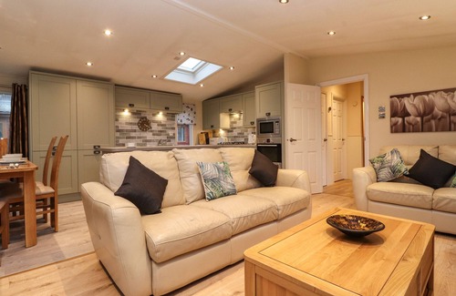 Troutbeck Cottage | WAINWRIGHT LODGE, pet friendly, with hot tub in Windermere