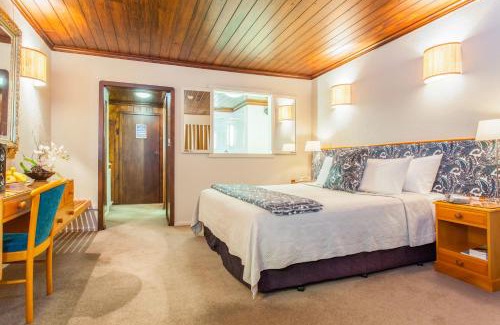 Waiatarua Hotel | Waitakere Resort & Spa