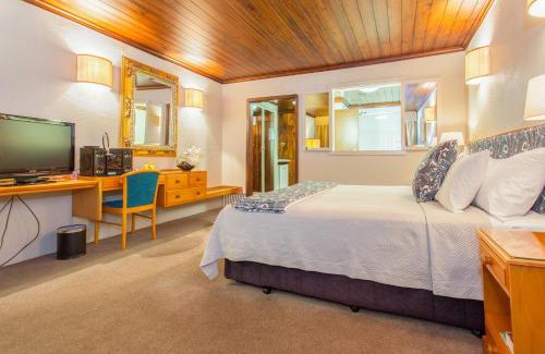 Waiatarua Hotel | Waitakere Resort & Spa