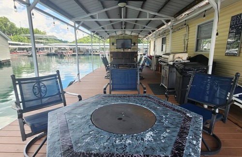 Big Creek House | WAKE N' UP (Floating House @ Whitman Hollow)