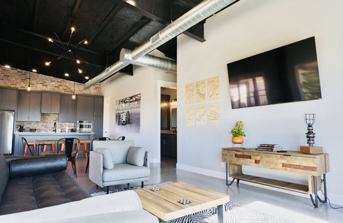 Cresson House | Wake up at the track for your next driving event!