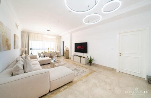 Palm Jumeirah Apartment | Wake Up to 180 Ocean Views Luxurious Fairmont Apartment on Palm Jumeirah