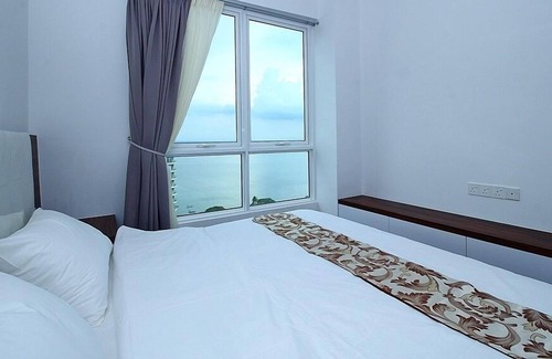 Downtown George Town Apartment | Wake Up To Beautiful Penang Day Seaview