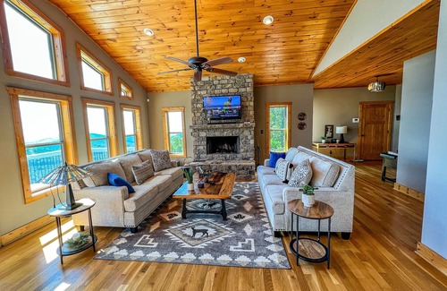 Todd Cabin | Wake Up to Mtn Views, End the Day in the Hot Tub @ Panoramic Point
